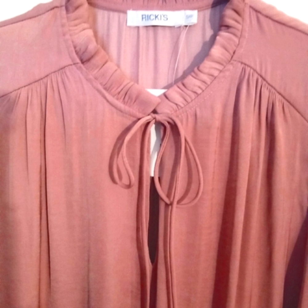 Ricki's Women's Rose Pink Crinkle Satin Blouse Ruffled Collar Tie Front Medium